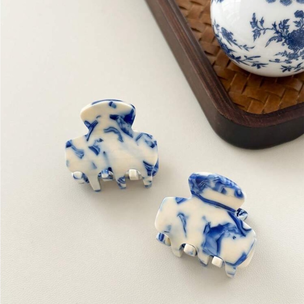 Blue and White Hair Claw Clips R48